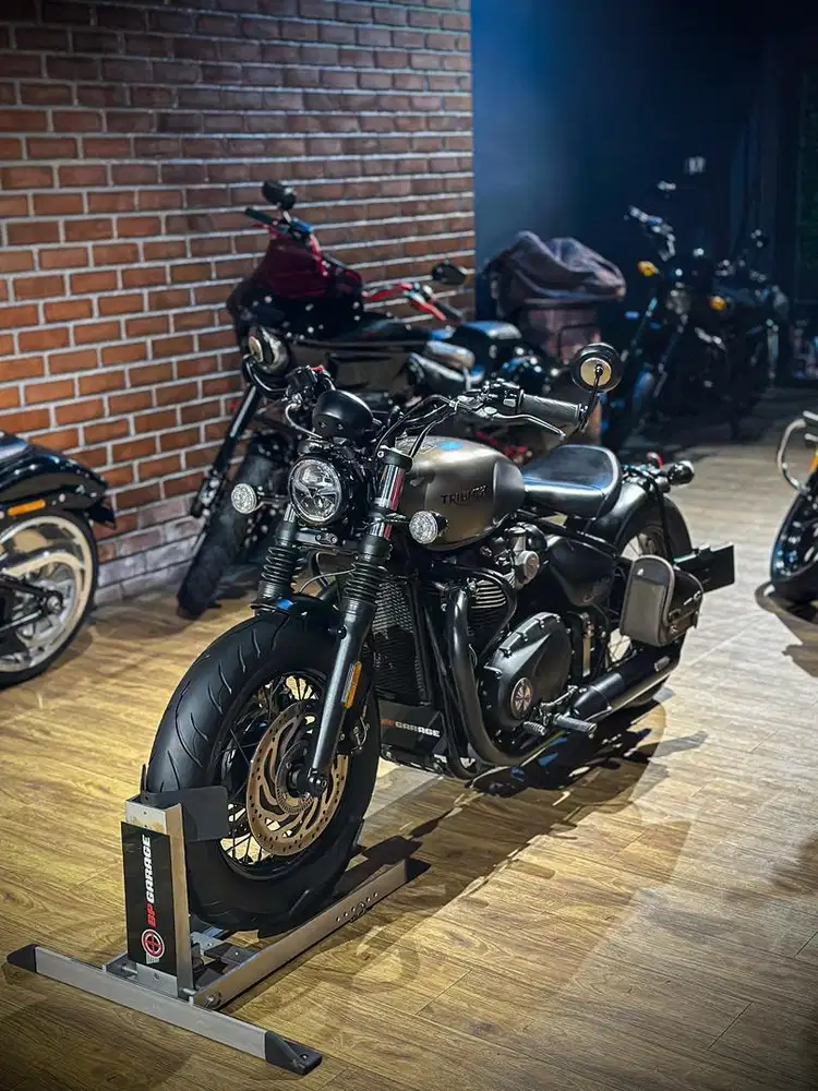 Triumph Bonneville Bobber 1200 black double disc type tertinggi ATPM