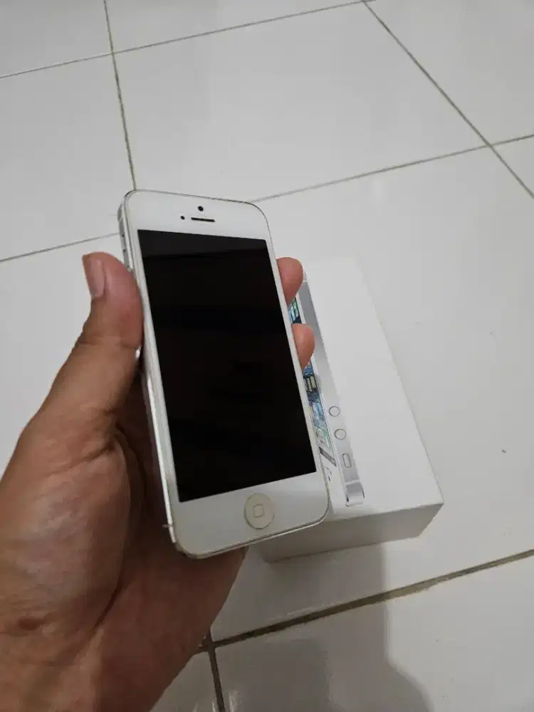 Iphone 5 original with box