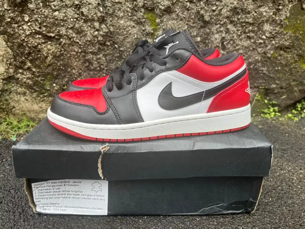 Sepatu Nike Air Jordan 1 Low Bredtoe