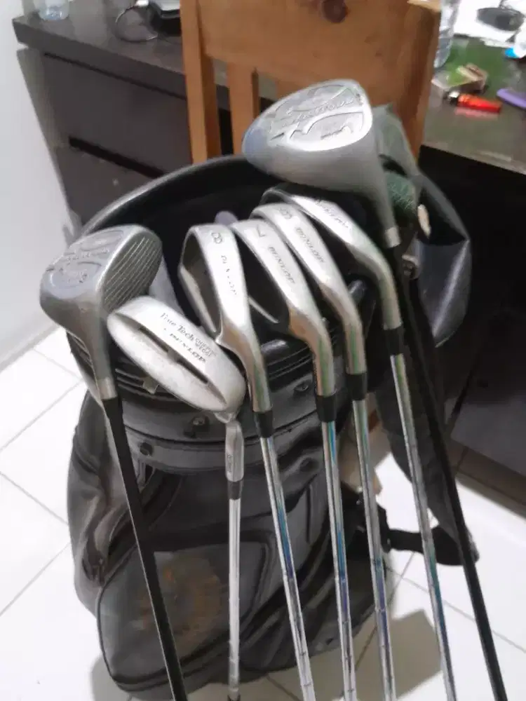 Dijual stick golf merk Dunlup dan mizunu smua 8jt ada 13 stick