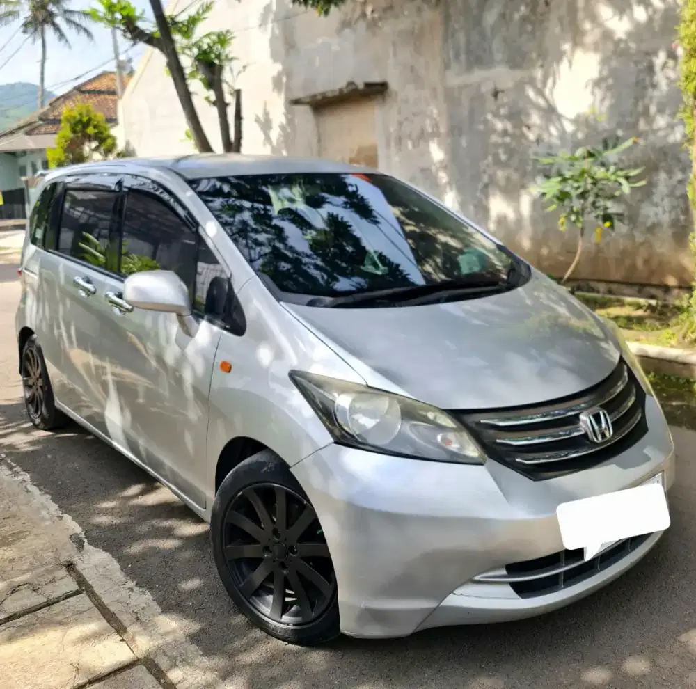 Honda freed At type PSD kondisi enaaakkk 2010