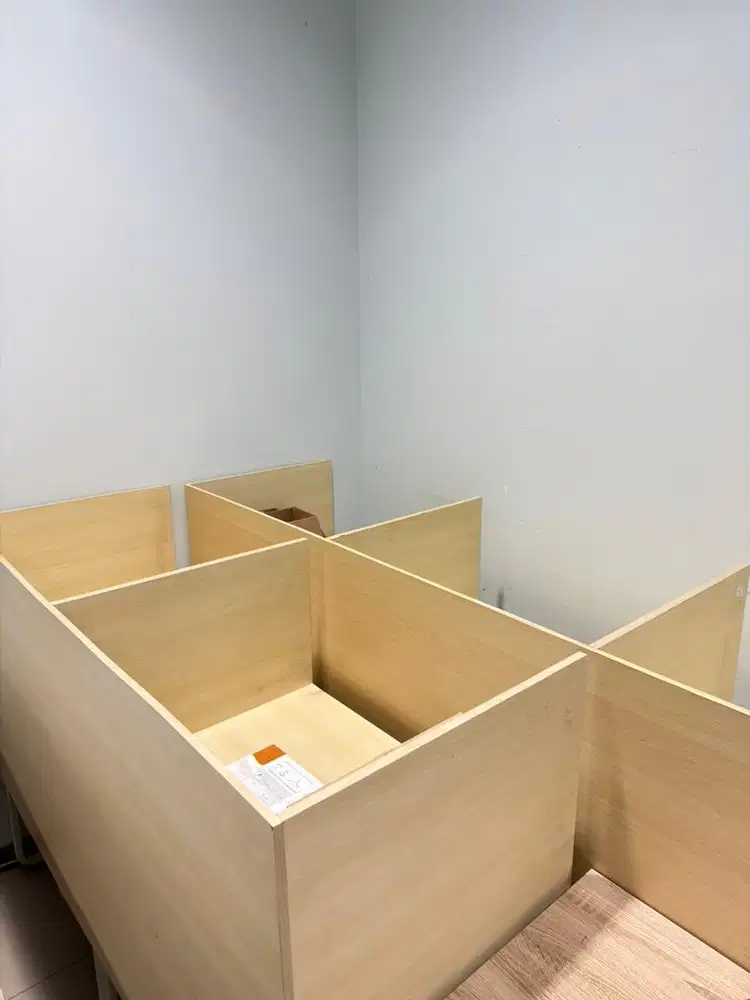 Meja Kerja dan Kursi