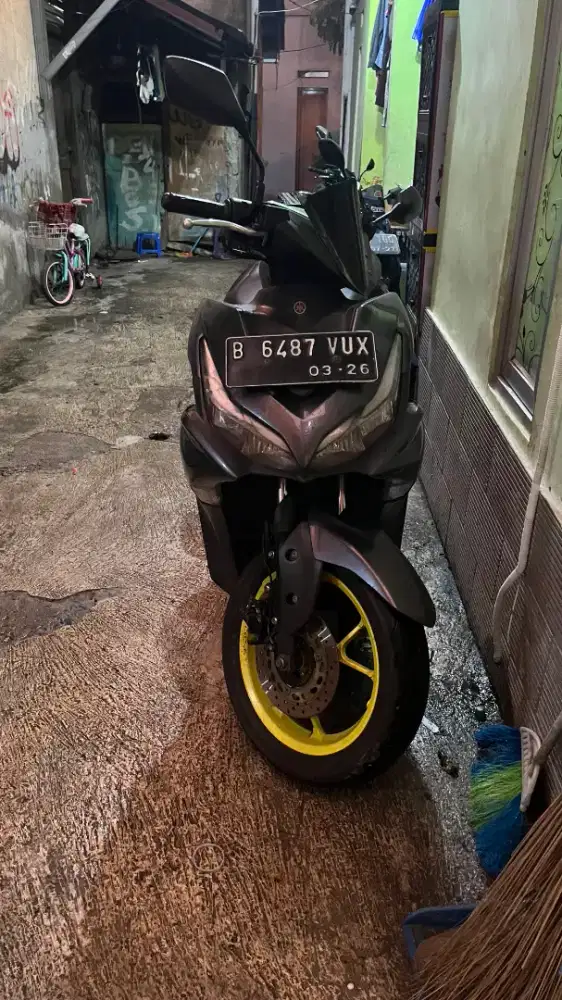 Yamaha Aerox 155 abu-abu