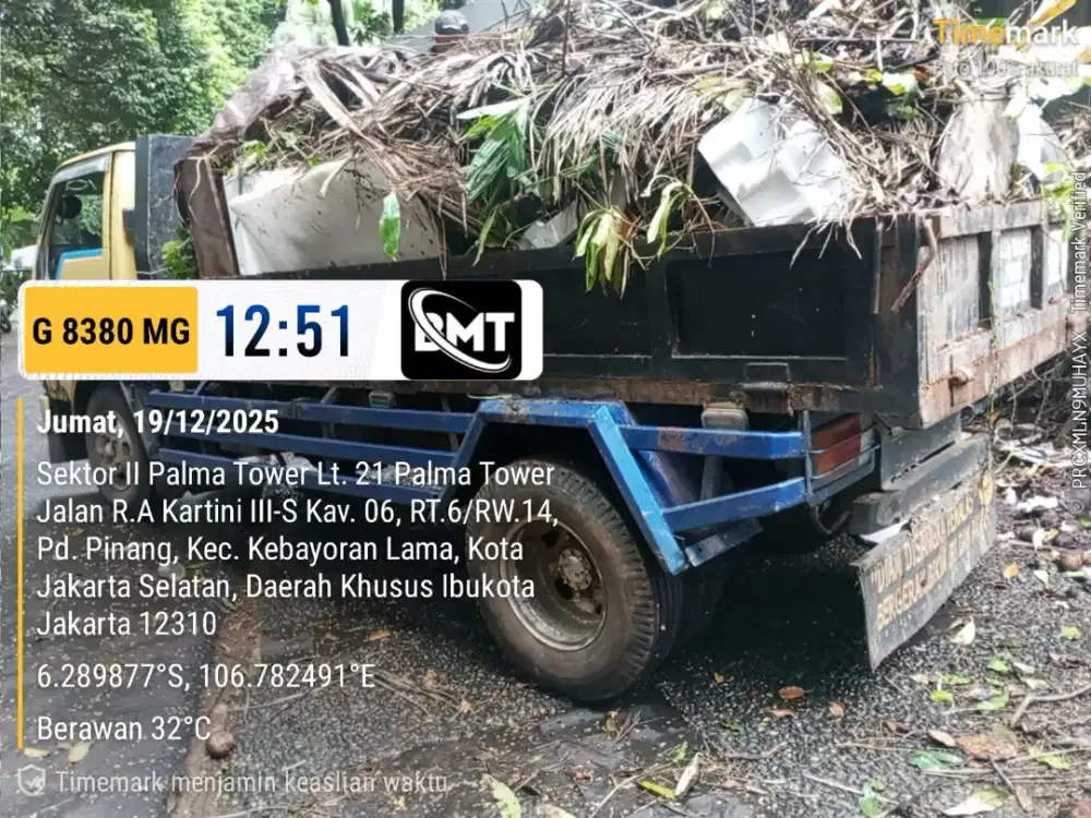 Jasa buang puing dan pembersihan sampah