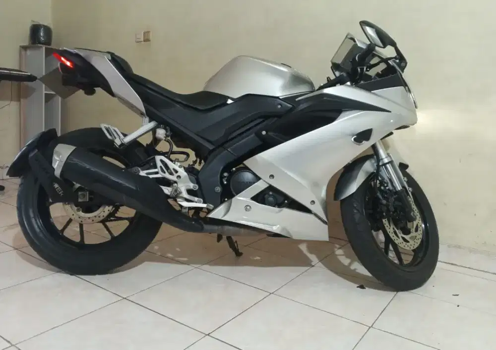 Yamaha R15 v3 Silver re-paint