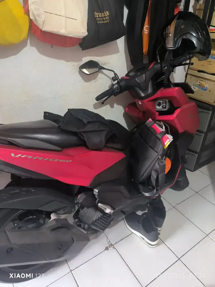 Vario 160,tahun 2022,warna merah,low kilometer