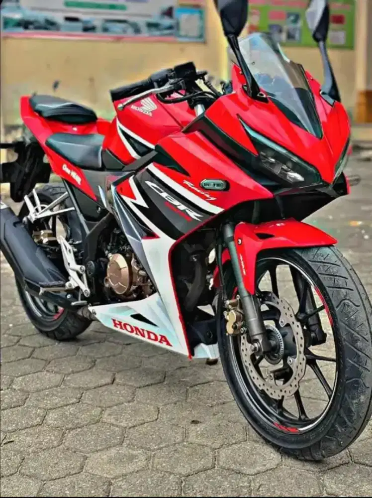 CBR 150R ABS TAHUN 2019 TERAWAT TINGGAL PAKAI
