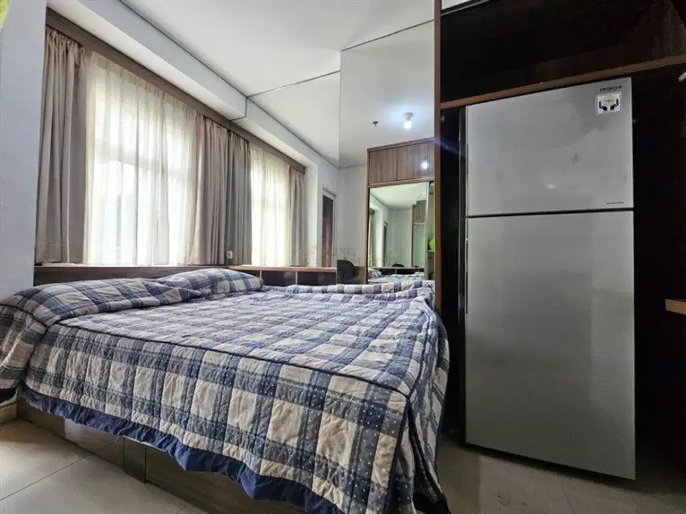 Fasilitas Kolam Renang, Lapangan Basket, Gym, Billiard, Sky Garden, Sewa Studio Furnished Interior Bagus, Selangkah ke Mall Kampus dan Office Tower