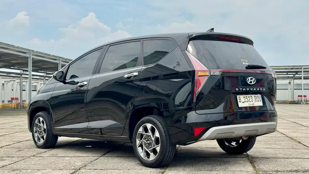 HYUNDAI STARGAZER 1.5 PRIME 2023/2024 HITAM