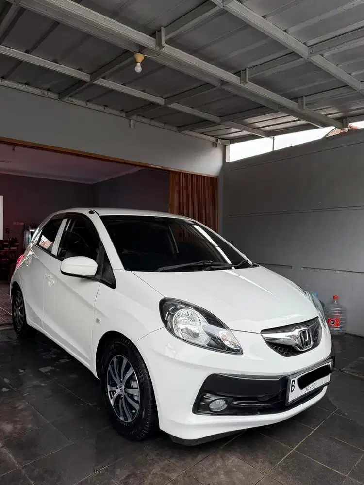Honda Brio E 2015 km 40rb spesial edition Cash tangan pertama