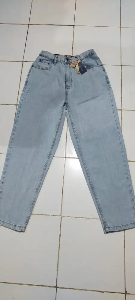 Nevada Mom Jeans New size 31