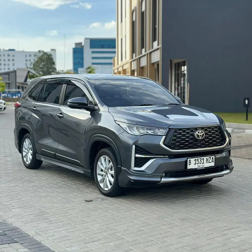 KM 7rb - Toyota Kijang Innova Zenix V Hybrid Matic AT 2025 Abu