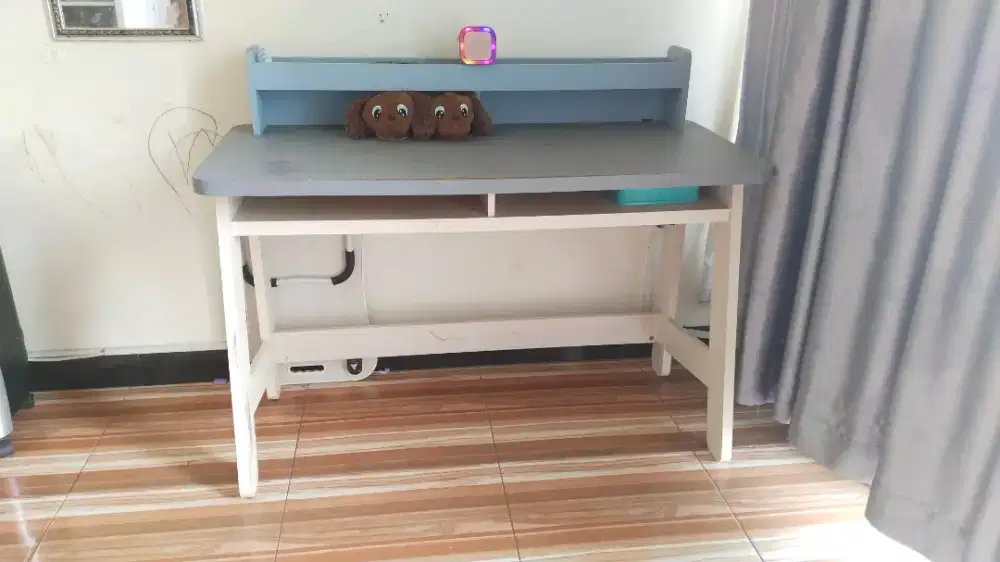 Menjual meja belajar anak