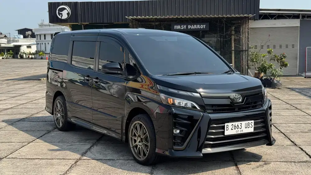 ( KM LOW ) TOYOTA VOXY 2.0 AT 2020/2021 HITAM ALPHARD