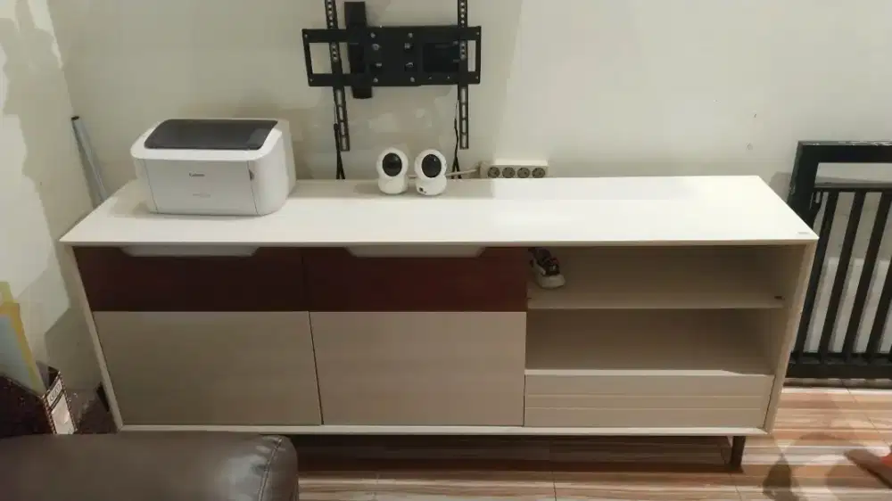 Menjual Meja TV