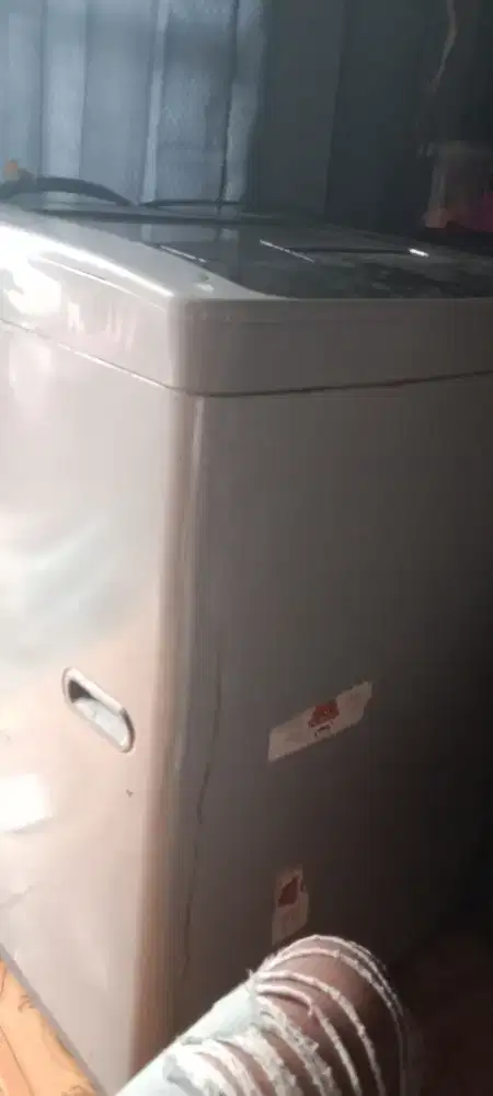 Jual beli barang bekas AC kulkas TV