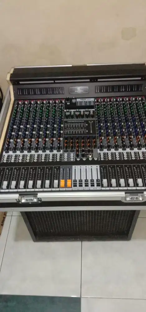 Alat studio dan panggung