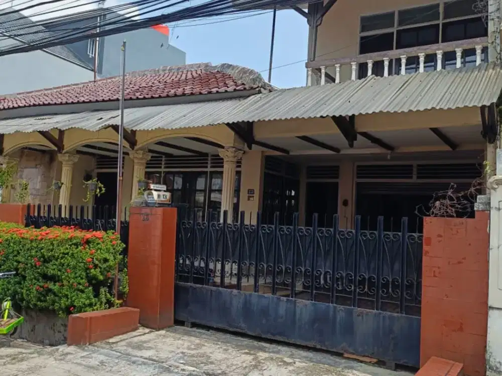 Jual Rumah Bagus Strategis 2Lt S01HM LB272m di Tebet Jakarta Selatan KD251218