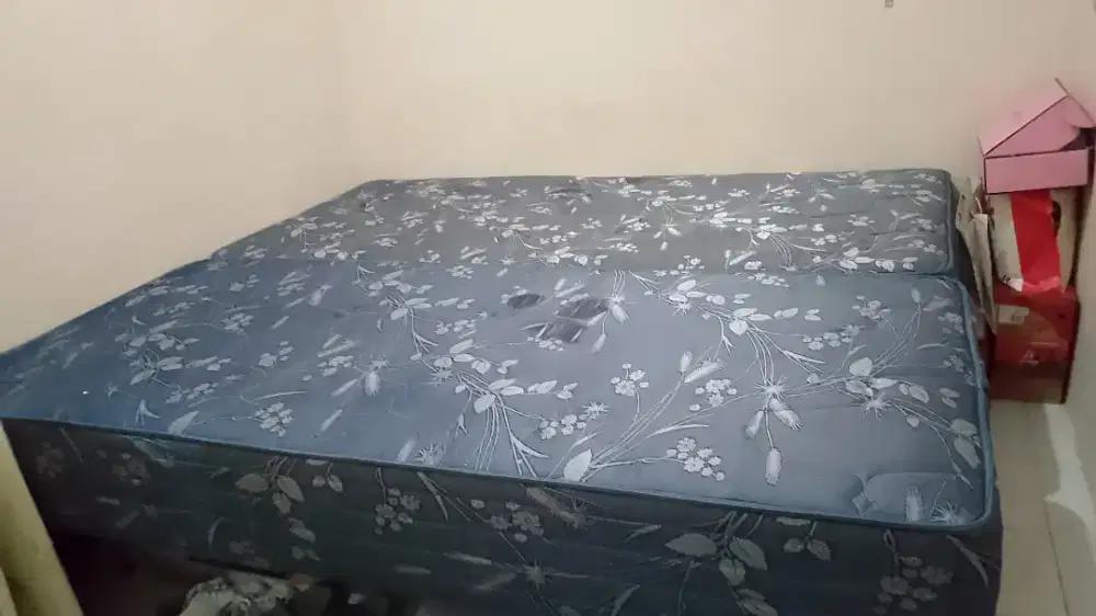 Kasur tidur (masih layak pakai)