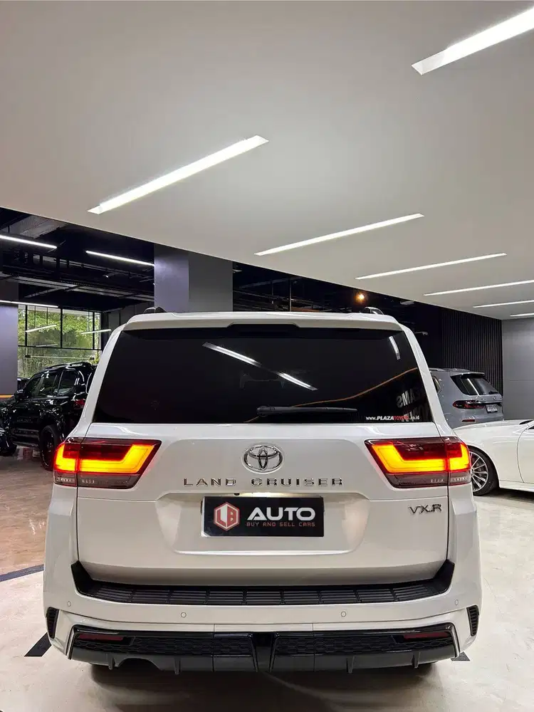 Toyota Land Cruiser LC300 VXR 2025 LC 300 Putih Km23rb Nik 2024 D1388A