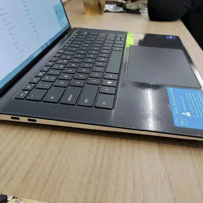 Laptop bezeles Dell XPS 15 9530 layar oled 2k intel core i7 gen 13