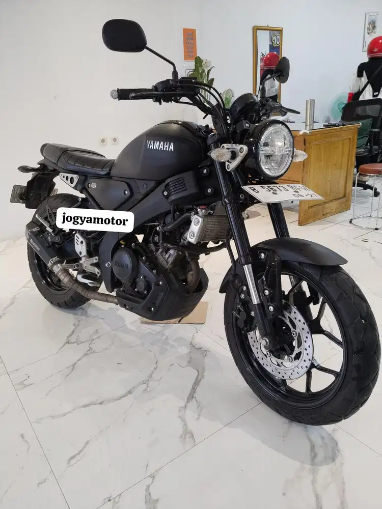 (B) yamaha xsr 155 tahun 2022