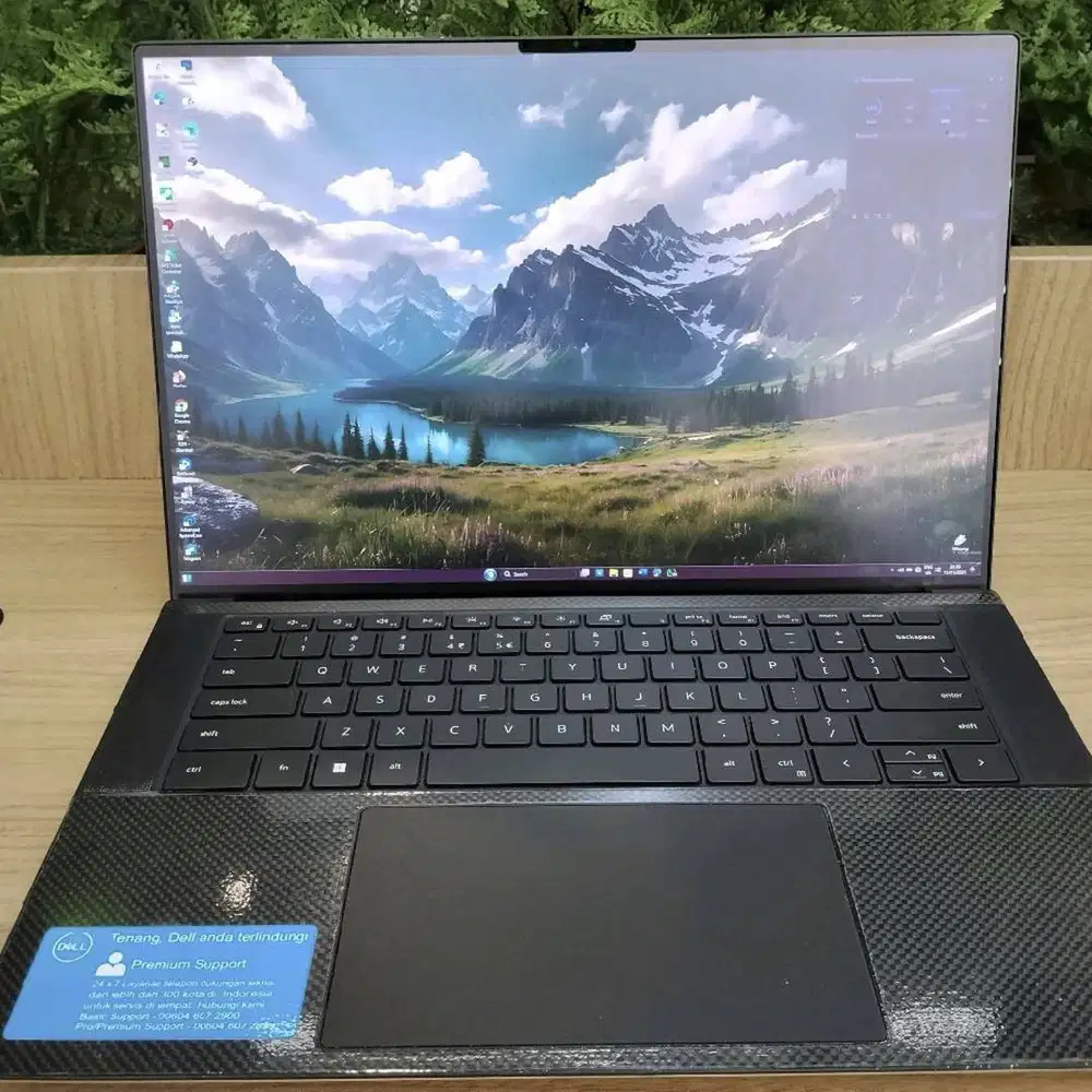 Laptop bezeles Dell XPS 15 9530 layar oled 2k intel core i7 gen 13