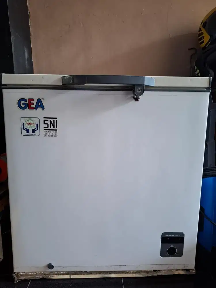 freezer GEA 200L