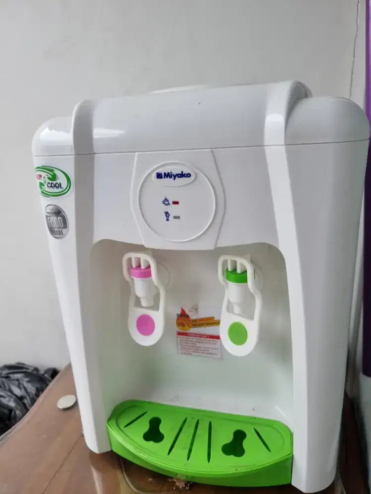 Dispenser cool and hot