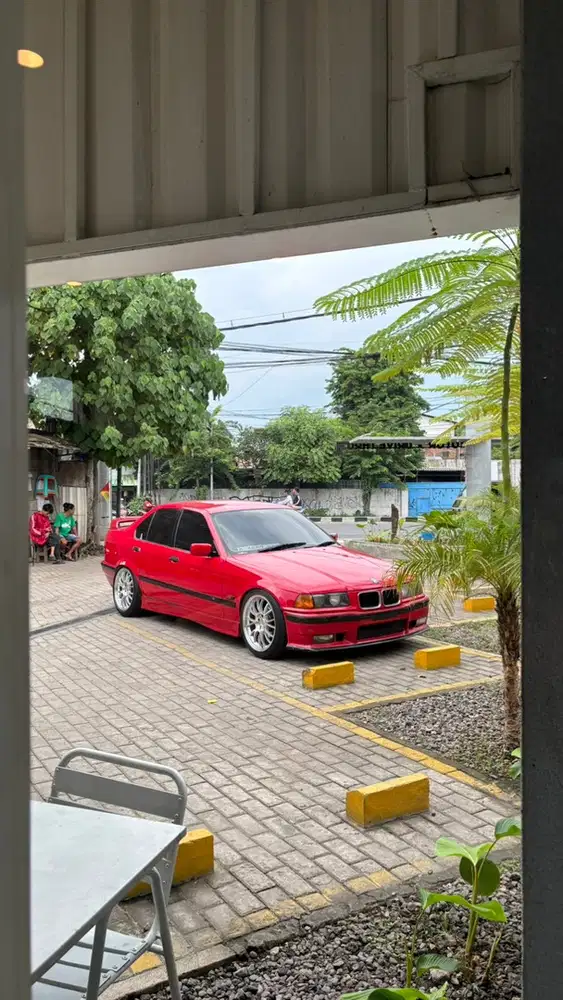 BMW 320i 1995 Bensin