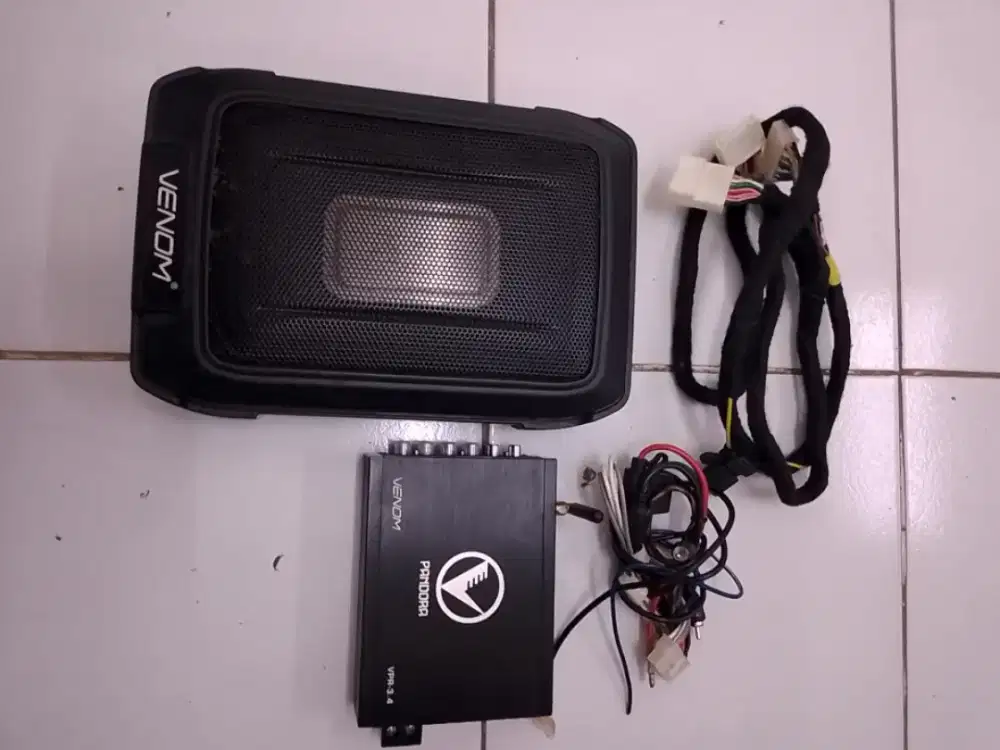 Subwoofer kolong venom