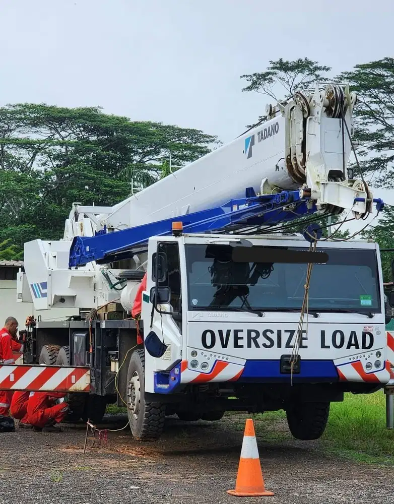 MOBILE CRANE GT350E KAPASITAS 30 TON