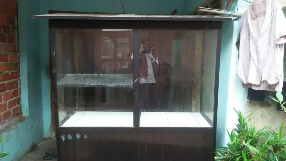 Jual etalase bekas bagus