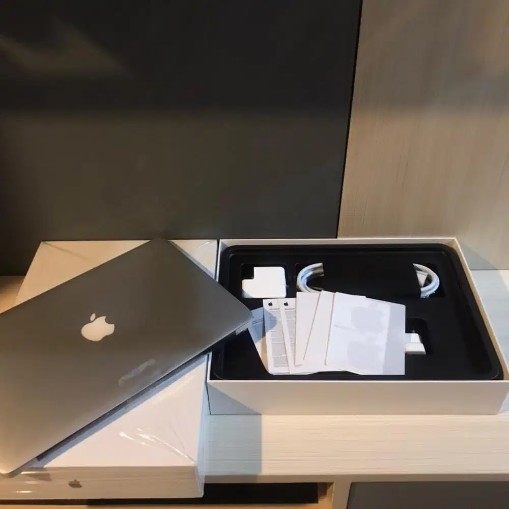 Macbook Air 13 ibox CTO i7 2017 Mulus Kaya Baru