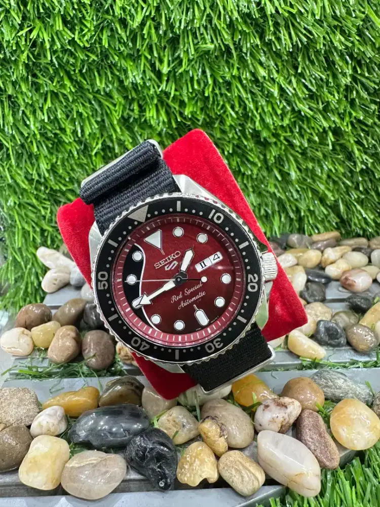 Seiko 5 sports Brian May Limited edition Red Dial Original