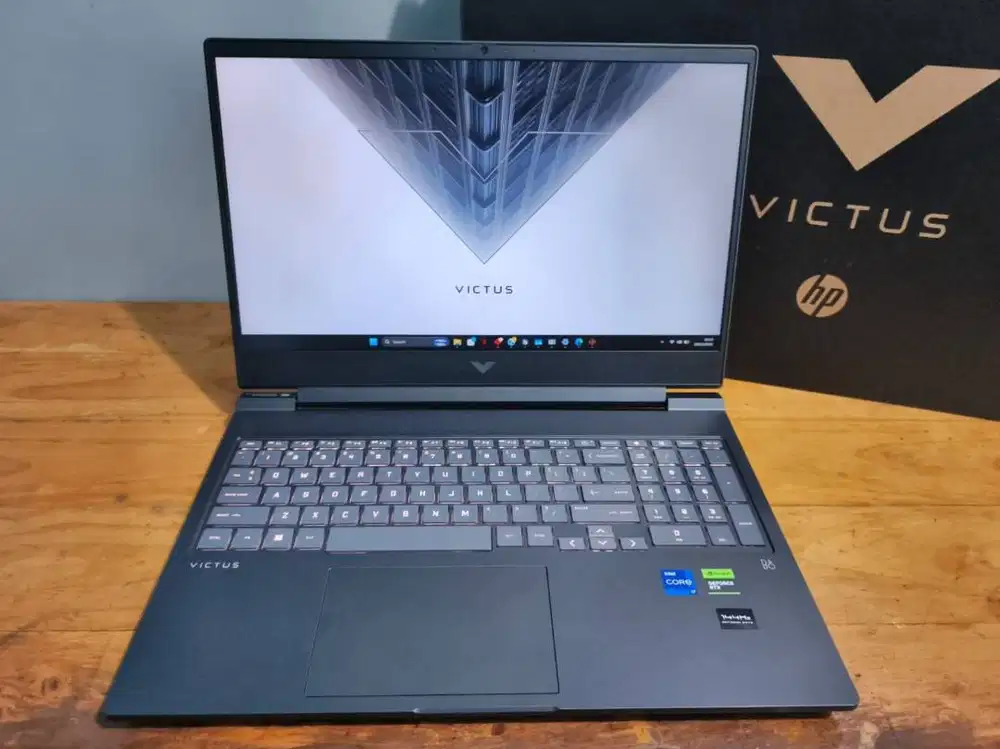 Victus 16-r0888TX i7-13700HX 16/512GB RTX 4060 8GB Garansi Juli 2027