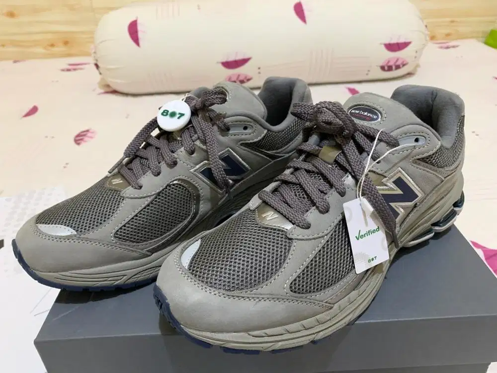 Jual new balance 2002r light grey