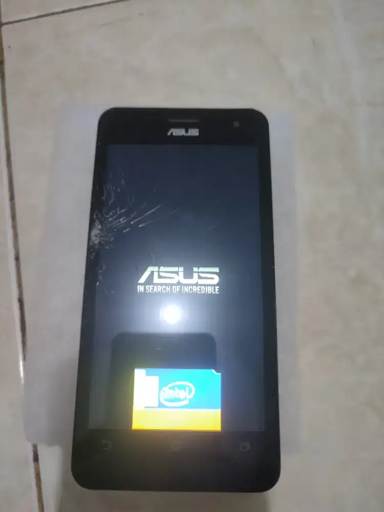 Asus zenfone (HP legend dimasanya)