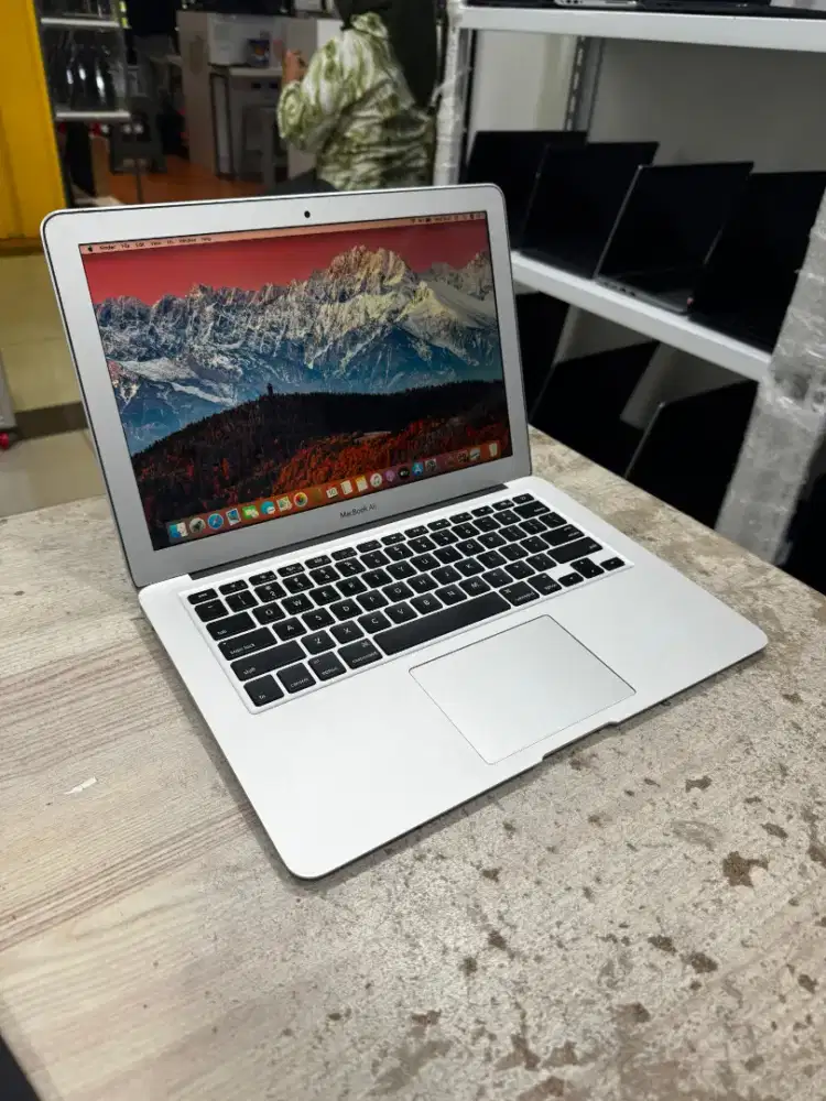 MACBOOK AIR 2015 11 INCHI CORE I5 4/128 GB
