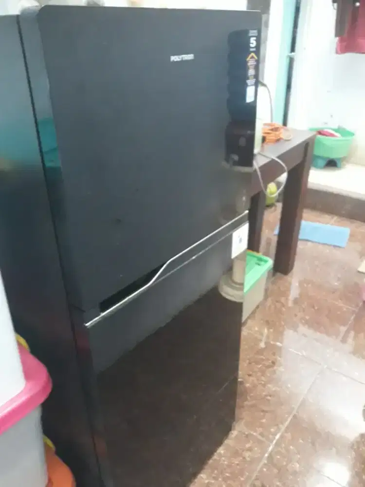 Di jual kulkas Polytron