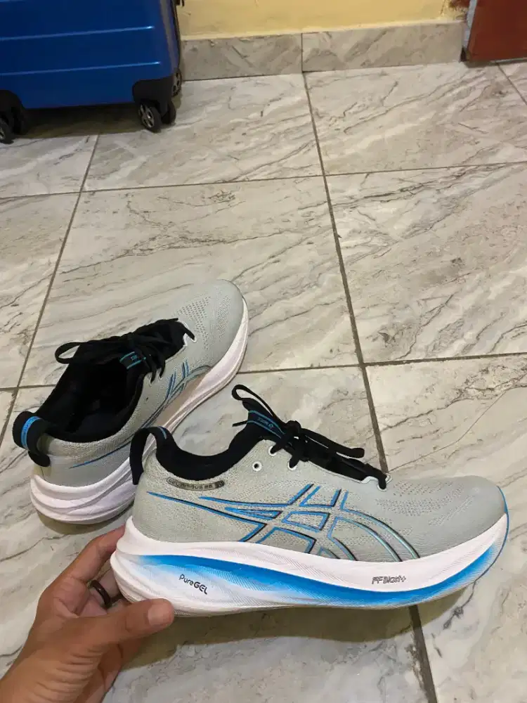 Sepatu lari Asics Gel Nimbus-26