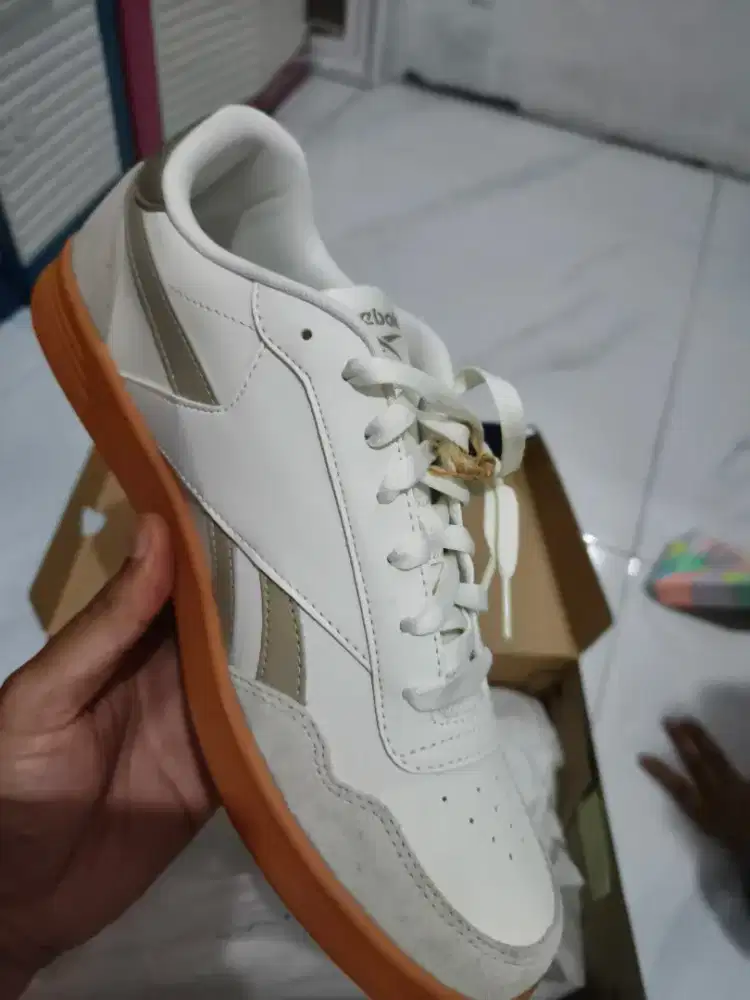 Sepatu Reebok court
