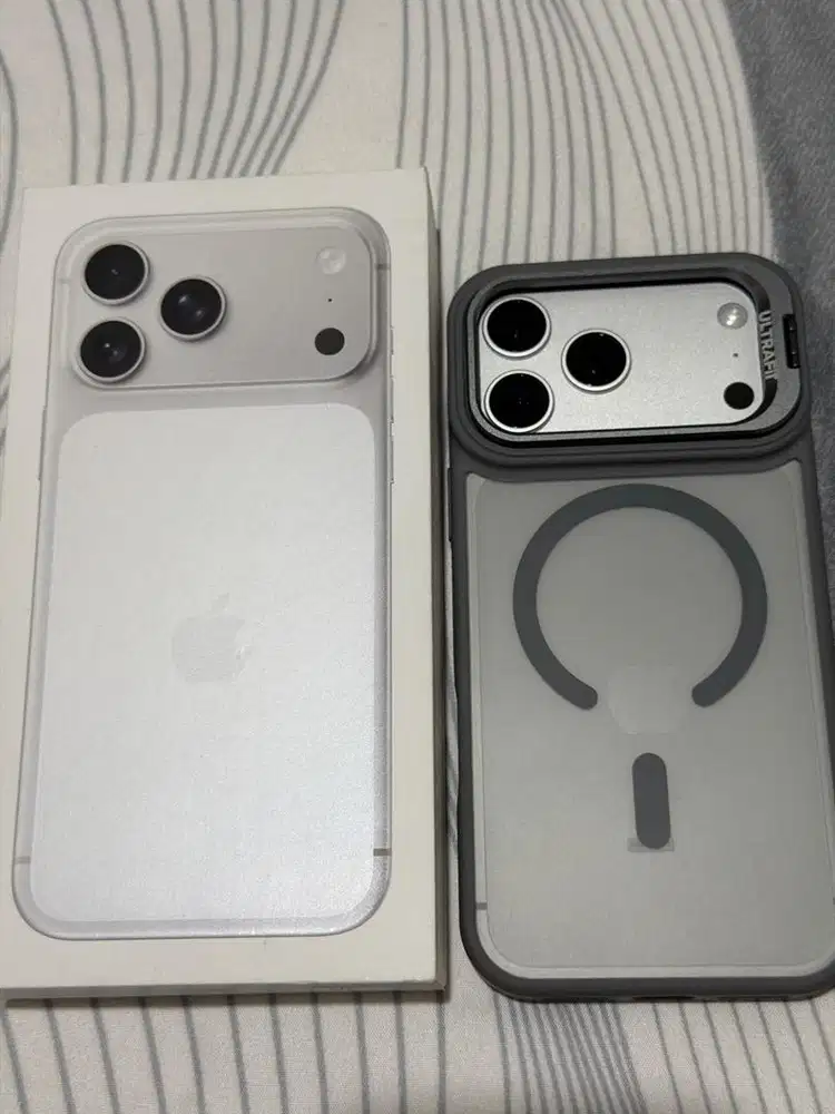 Dijual 17 pm 256 gb silver ex ibox jarang ada