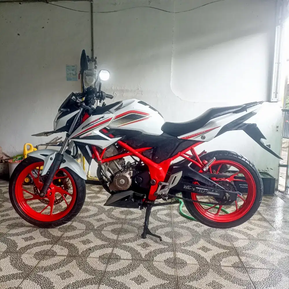 Honda CB150R Streetfire 2016 (SE)