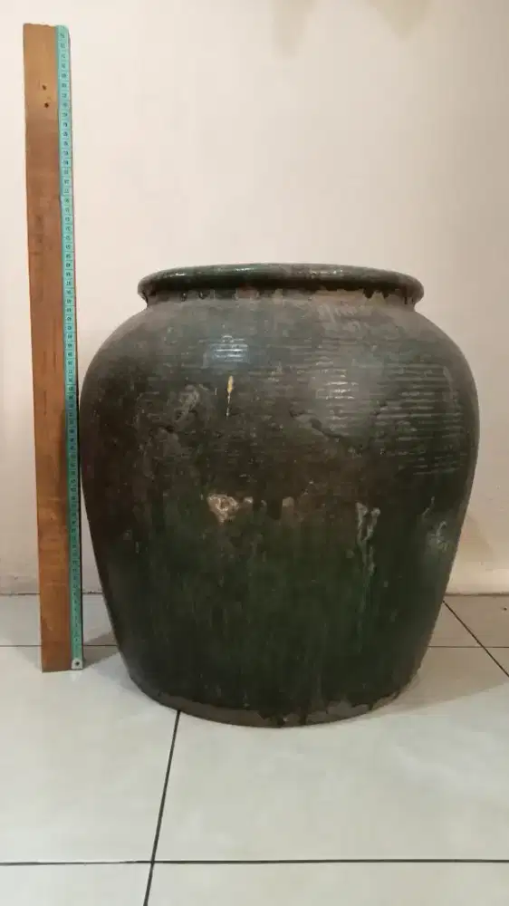 Guci Gentong Besar Kuno