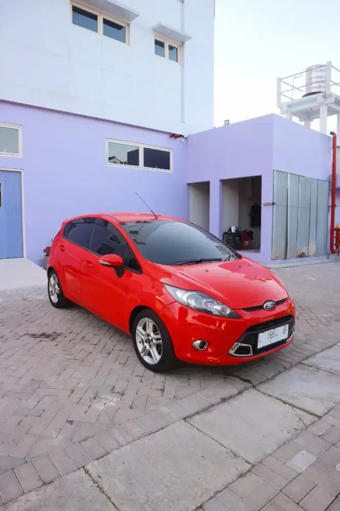 Ford fiesta S matik 2011 full original total tangan 1 DP 20 jt