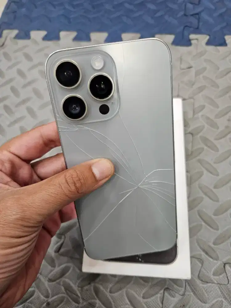 Iphone 15 pro max 256gb resmi ibox se Indonesia