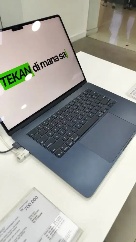 MacBook m2 baru garansi ibox