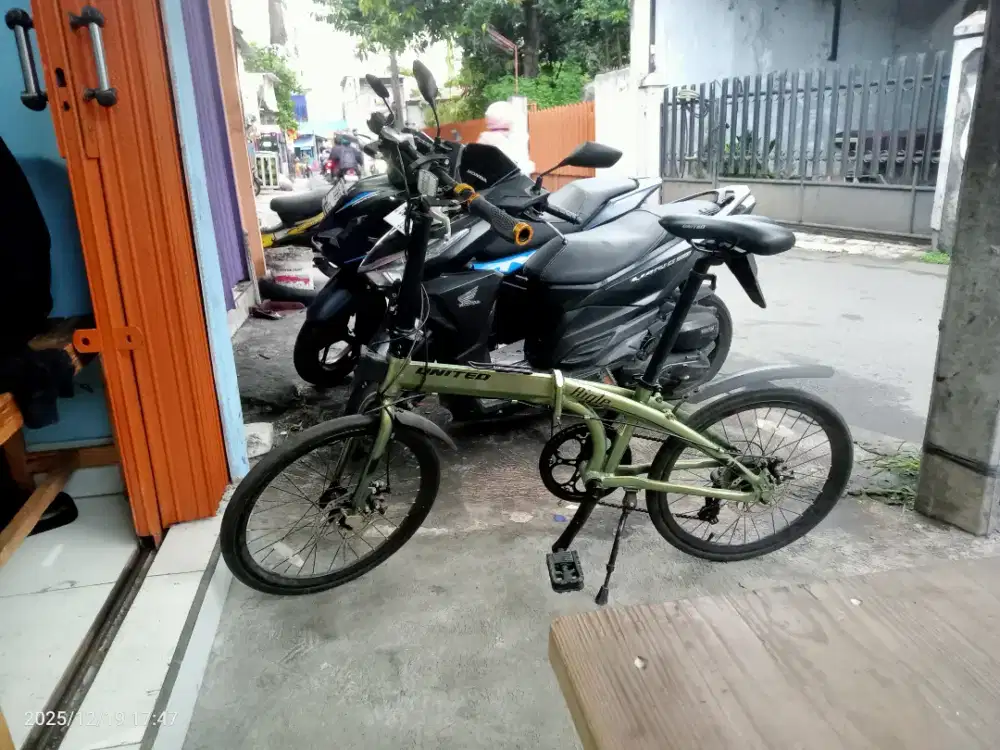 Sepeda lipat united aigle 20