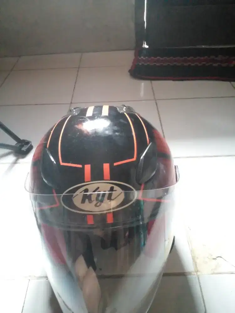 Helm KYT keren ukuran L dan M cocok
